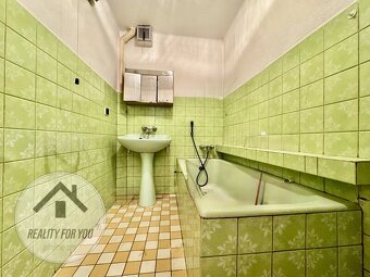 Prodej prostorného řadového domu s dispozicí 5+2 v Rovensko - 16