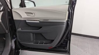 2021 TOYOTA SIENNA LE HYBRID - 8 miest - 16