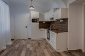 Nadstandardně zrekonstruovaný bytový dům - Lužické hory - 16
