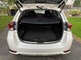 Toyota Auris 1.8i HYBRID, model 2019, naj.88xxx km - 16