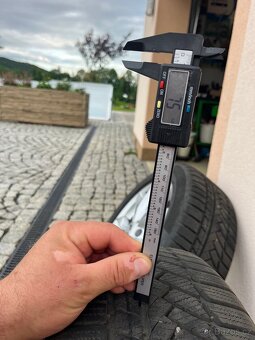 Hliníková kola Skoda Yeti se zimními pneu 225/50 r17 - 16