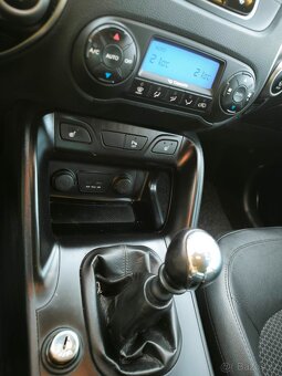 Hyundai ix35,2.0CRDI,135Kw,4x4,146tis km,tažné,původ ČR - 16