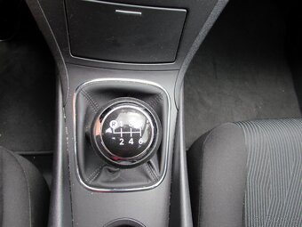 Toyota Avensis 1.6i 97kW kombi,2.majitel, serviska, nová STK - 16