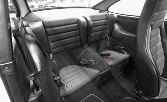 Porsche 911 3.0 SC z roku 1981 - 16