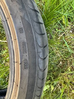 225/40R18 - 16