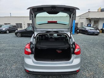 FORD FOCUS 1.6i 77KW HATCHBACK 2011 102TKM - 16