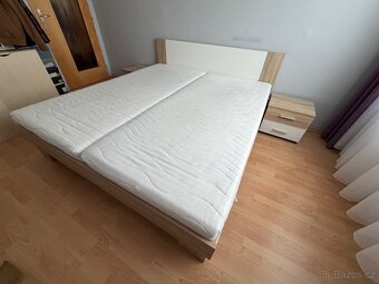 Prodám postel s nočními stolky - 16