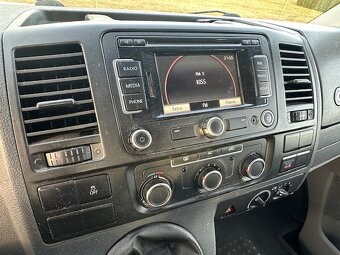 Volkswagen T5 Caravelle 2.0 tdi LONG 9 míst NAVI - 16