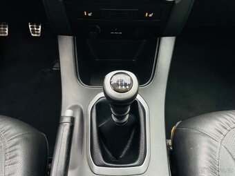 Kia Sorento 2.2D 4x4 MANUÁL VÝHŘEV 1.MAJITEL PANORAMA - 16