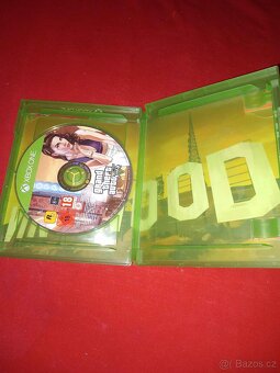 Prodám Xbox One bundle konzole + 2 ovladače + 10 her + Kinec - 16