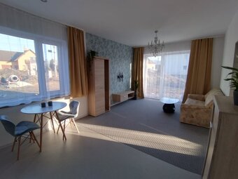 RD bungalov se 3 byty a garáží - 16