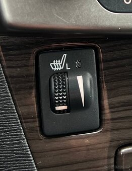 TOYOTA AVENSIS 2.2 D-4D 110 kW • 2011 • BOHATÁ VÝBAVA - 16