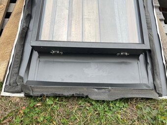 Střešní okno značky Roto - 16