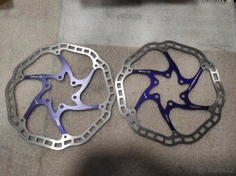 Spousta nových brzdových kotoučů 6 děr a CL. - 16