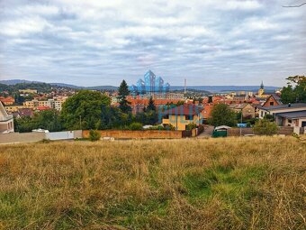 Výjimečná příležitost – rozlehlý stavební pozemek 2673 m² v - 16