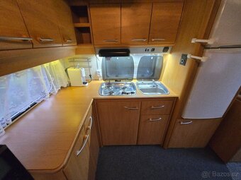 Unikátní prostorný karavan Kanus 750 s vysouvacím bokem - 16