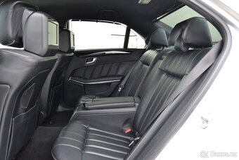 Mercedes-Benz E 400 4M / DESIGNO / 245kW / TOP-VÝBAVA / CZ - 16
