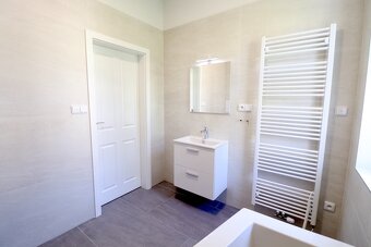 Rekonstruovaný byt 3+kk, 87 m2 s balkonem, Hradec Králové. - 16