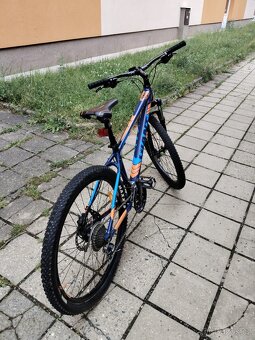 Giant - 16