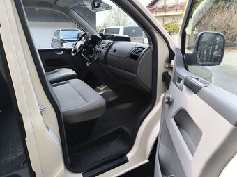 VW TRANSPORTER CARAVELLE 2,5 TDi LONG-9-míst - 16
