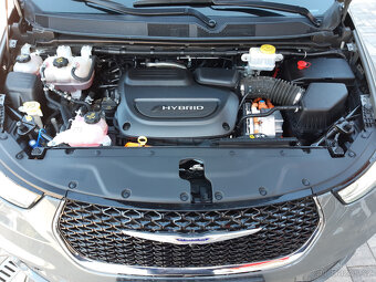 Chrysler Pacifica 3,6L V6 HYBRID, Top výbava, DVD+TV - 16