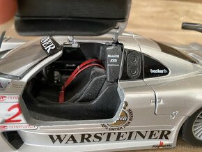 Dva modely aut mercedes - 16