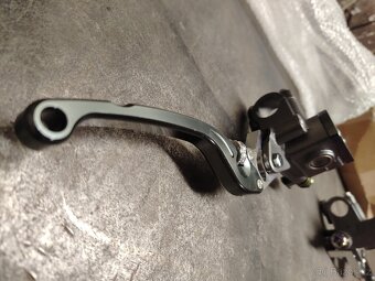 Pumpy/páky brzda, spojka - 16