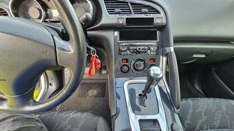 Peugeot 3008 1.6 e-HDI, automat, 2012 - 16