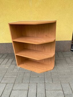Kuchyňská deska, stůl, skříně a police - 16
