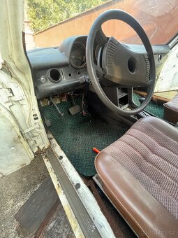 Mercedes Benz W115 - 16