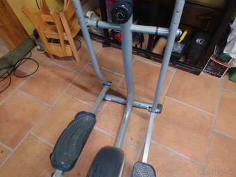 Posilovací šlapací stroj s LCD displejem. - 16
