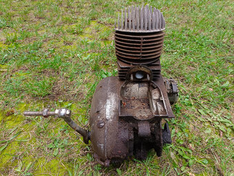 Starý motor na motocykl jawa čz typ 356 175 - 16
