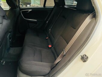 Volvo V60 2.0D 120KW 5VÁLEC MANUÁL CITY SAFETY BLUETOOTH - 16