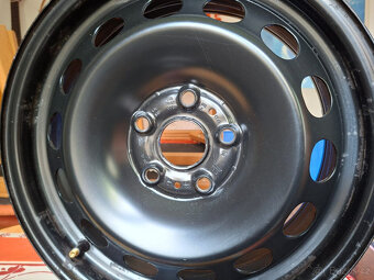 Zimní pneu 215/60/16 - 16