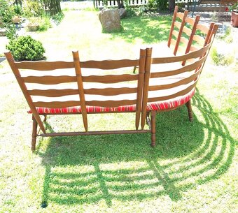 Prodám jídelní stůl, rohová lavice, ratanové dvojkřeslo - 16