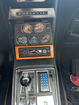 Chevrolet Corvette C3 Stingray 1976 malé zadní okno - 16