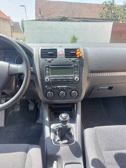 Volkswagen Golf 1.6   MPI - 16