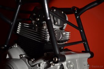 Unikátní stolek z motoru Ducati - 16