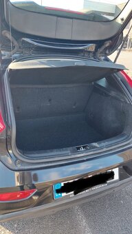 Volvo v40 - 16