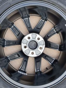 Pěkná zimní orig alu Škoda Kamiq 205/60/16 vzorek 9mm - 16