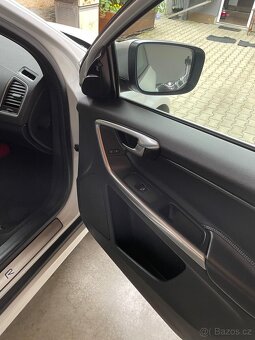 Volvo XC60, 2,4 D5  R-DESING 158kW - 16