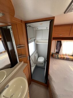 OBYTNÝ KARAVAN KNAUS BLUELINE 450 model 2000 - 16