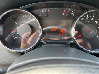 Peugeot 3008 1,2 PT 96KW rv 2015 naj. 115 tis  pěkná - 16