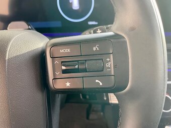 Hyundai Santa Fe HEV 1,6T-GDi 158kW Calligraphy - 16