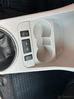 ŠKODA ROOMSTER 1.6 16V 77KW 2008 DIGI KLIMA VÝHŘEV SEDADEL - 16