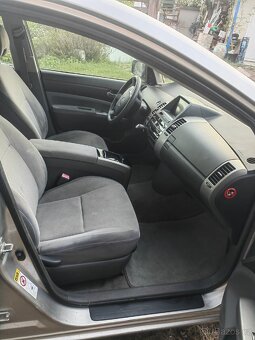Toyota Prius II - 16