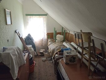 Dům se nachází v centru malebné obce Česká Metuje. - 16