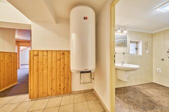 Prodej podkrovního bytu 4+1 s garáží - 16