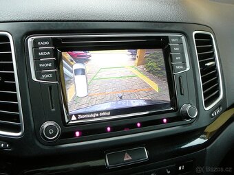 VW SHARAN 2.0 TDI 130KW 7MÍST DSG+F1 PANORAMA NAV ACC FRONT - 16