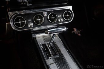 Ford Mustang Fastback z roku 1966 - 16